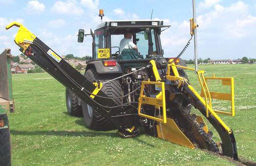 链条挖沟机 - AFT100 - AFT TRENCHERS LIMITED - 拖拉机悬挂 / 牵引 / 用于运动场