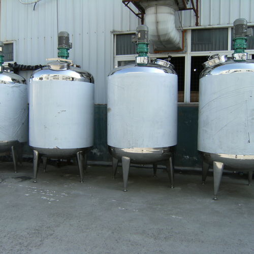 保温贮液罐 - ZHEJIANG XINGSHENG MACHINERY CO.,LTD - 不锈钢 / 带有搅拌器 / 立式