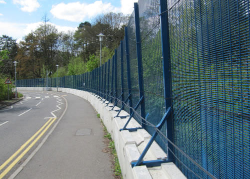 安全栅栏 - POLMIL® - Blok 'N' Mesh UK Limited
