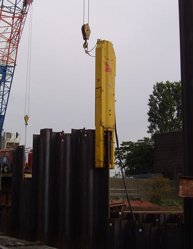 液压锤桩机 - SL30 - BSP International Foundations Limited