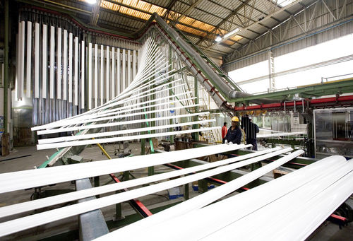 立式粉末喷涂生产线 - 1.000 tons - SAT S.p.A. (Surface Aluminium Technologies)