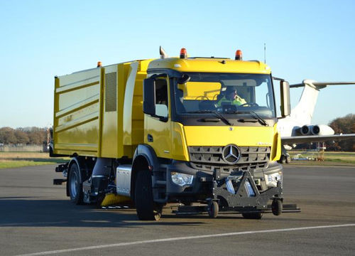 卡车安装式扫地机 - MaxPowa V95t aero - Bucher Municipal AG - 内燃机 / 机场跑道 / 粉尘