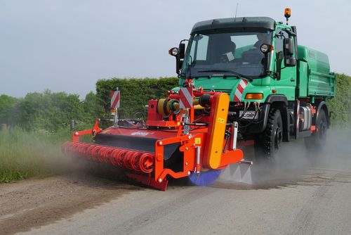 卡车安装式扫地机 - SFK series  - Dücker, Gerhard, GmbH & Co. KG  - 牵引 / 装载机 / 液压