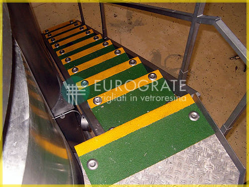 纤维玻璃地面 - Eurostep® - EUROGRATE GRP GRATING AND PROFILES - 金属 / 层压板 / FRP