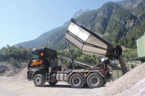 3车轴卡车翻斗 - MEILLER F. X. Fahrzeug- und Maschinenfabrik GmbH & Co KG - 4车轴